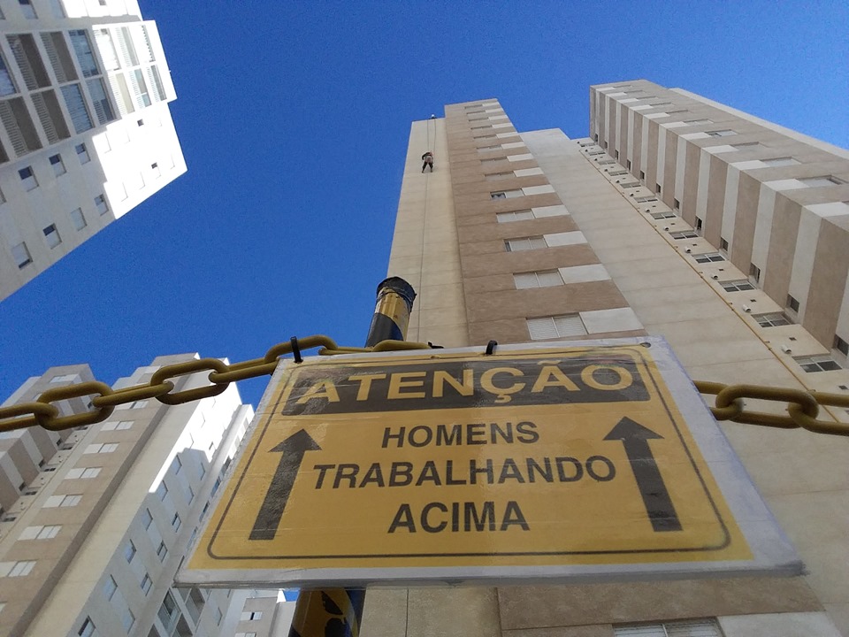 LIMPEZA DE FACHADA EM EDIFÍCIOS